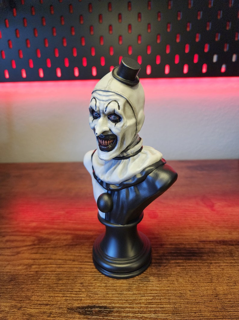 Mezco MDS Mega Scale - Art the Clown - Terrifier Figurine