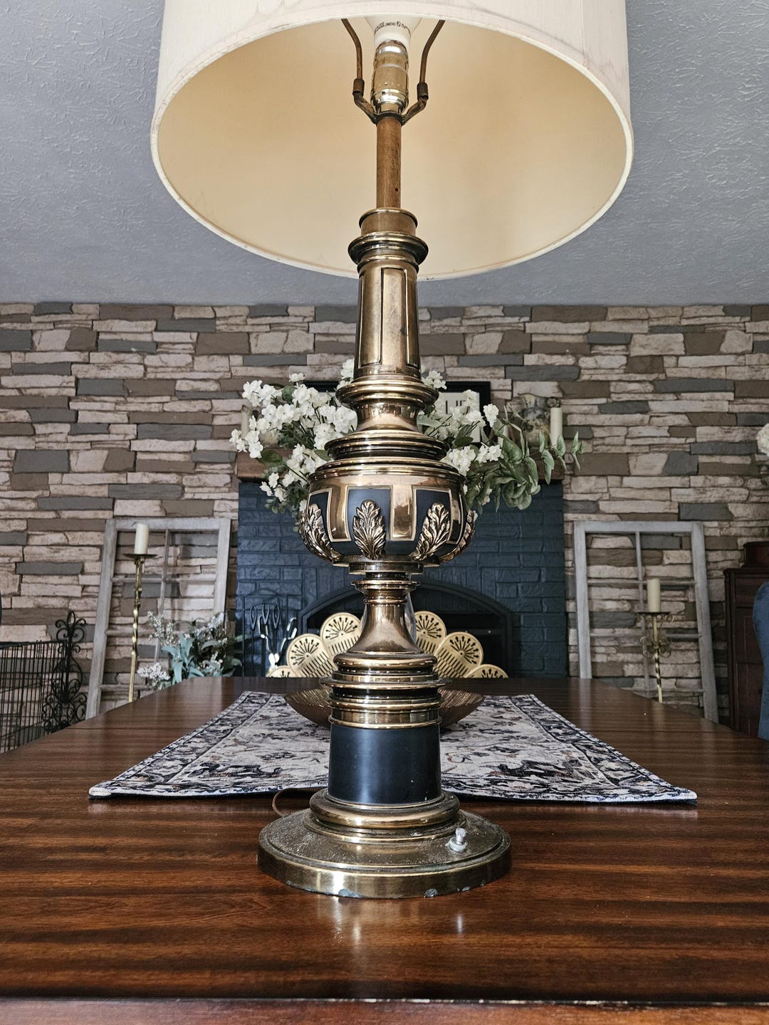 1960s Hollywood Regency Brass Stiffel Lamp With Acanthus Leaf