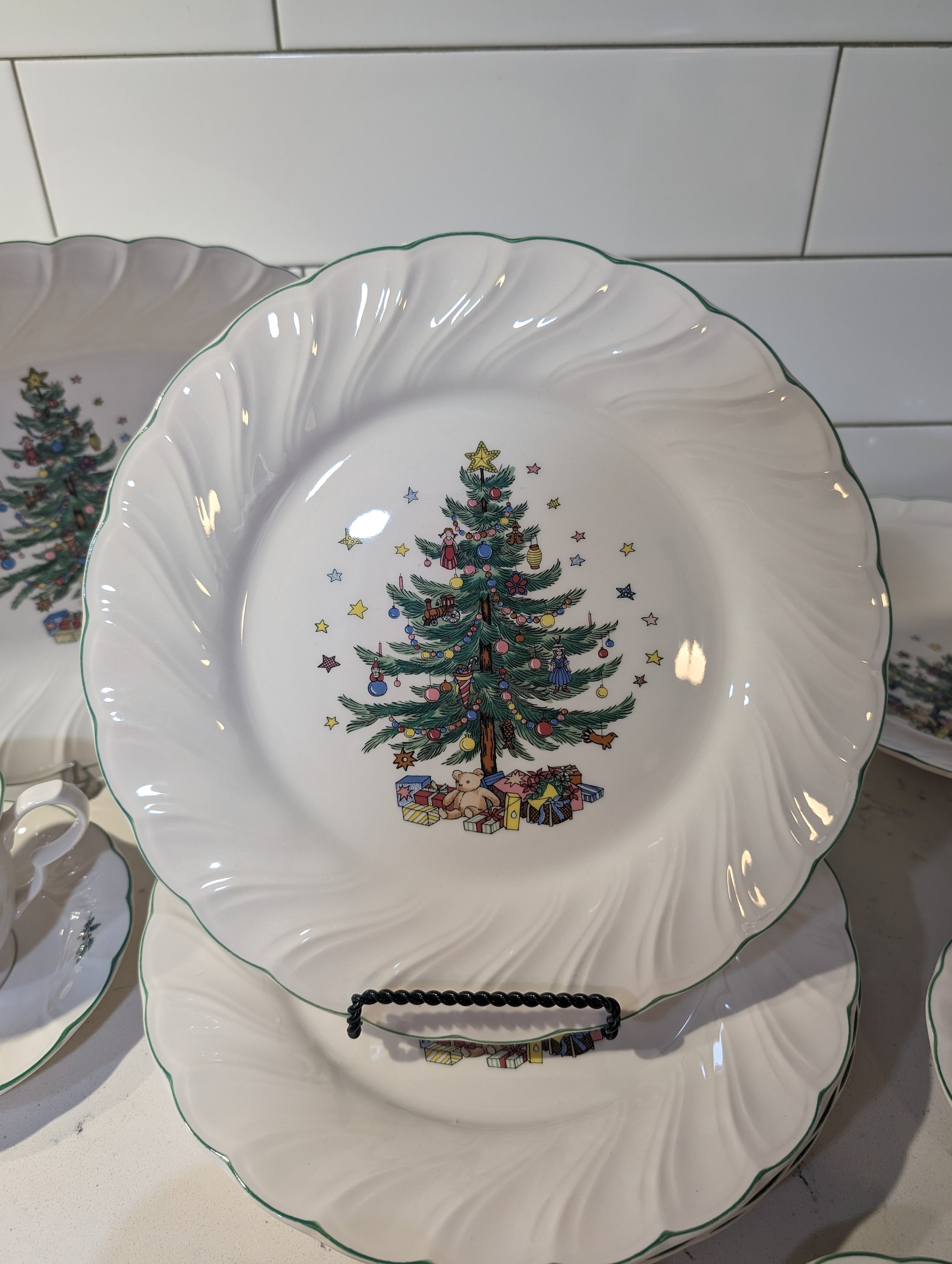 未使用 NIKKO プレート5枚セット 　クリスマス　パーティー Nikko Happy Holidays Dinner Plates, Cups and Saucers, Serving Bowl