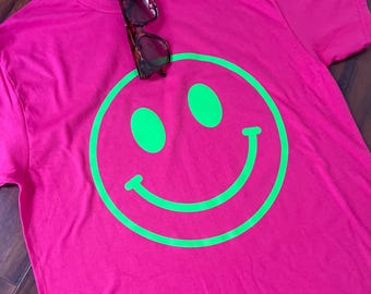 Trendy Smiley Face T-Shirt: Neon Green Vinyl, Heliconia Pink