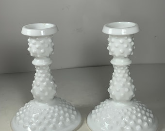 Set van 2 vintage Fenton-melkglazen spijkerkandelaars van 6 inch.