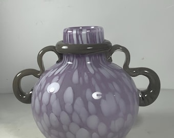 Jarrón de vidrio morado y gris Anthropologie Milou de 7,5 pulgadas.