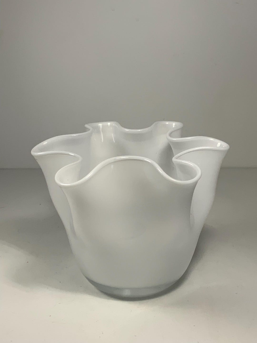 Vintage Handblown Glass White Ruffle Handkerchief Vase 5 In. - Etsy
