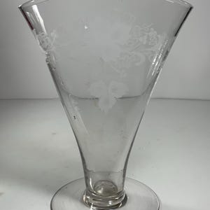 Ventilador De Cristal Transparente Con Base De Madera - 26x26x34 Cm, Diseño Decorativo