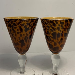Juego de 2 copas de vino de cristal Global Amici Safari con estampado de leopardo, de 18,4 cm (7,25 pulgadas).