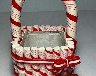 Vintage Hallmark kerstmandje met pepermunt en snoepstokjesmotief, 15 cm.