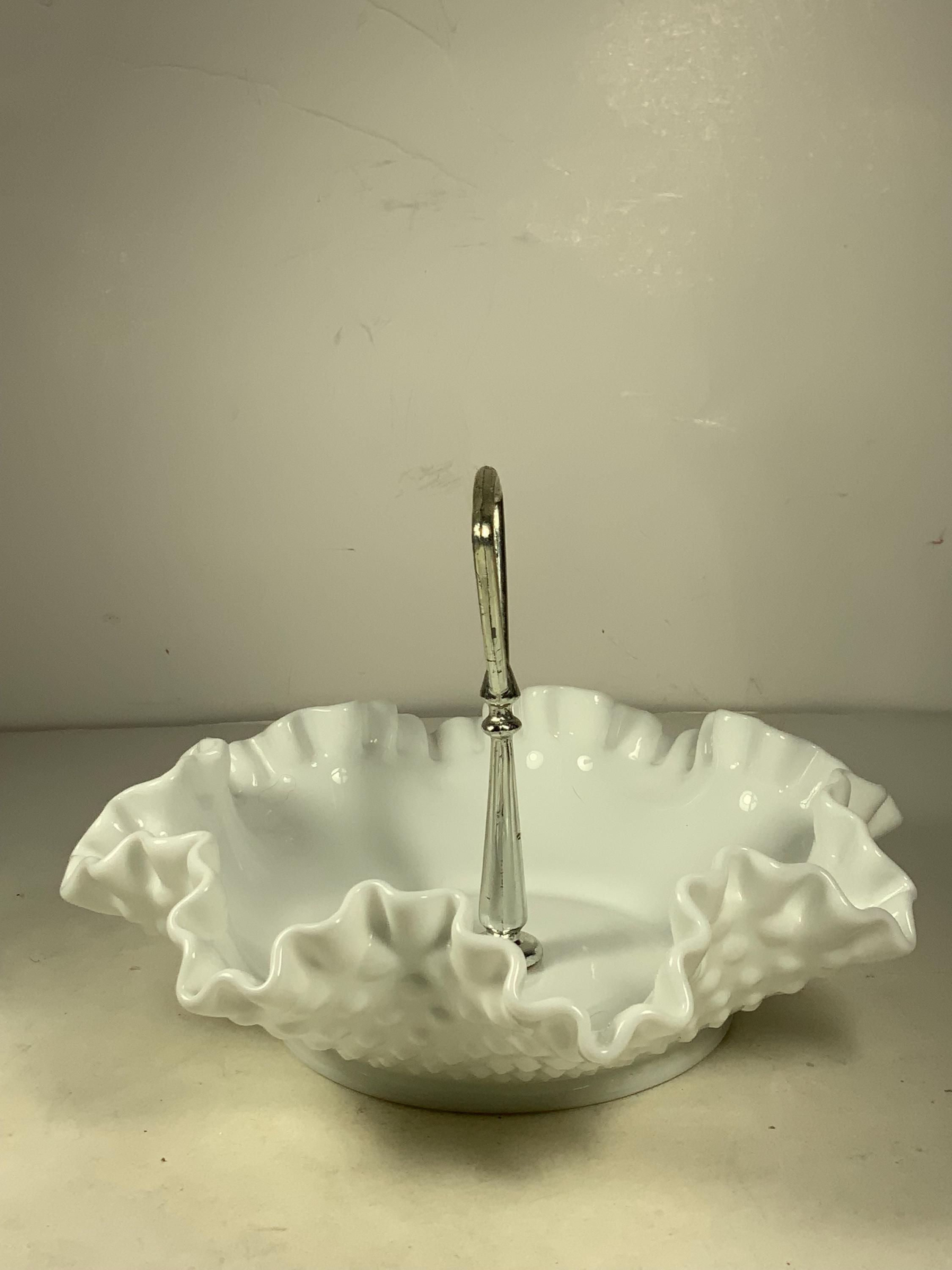 ヴィンテージ フェントン ミルクガラス ホブネイル ラッフル ナット