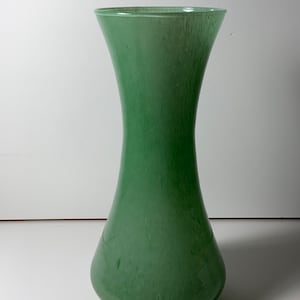 Mundgeblasenes Grünes Glas Geriffelte Vase 22 cm.