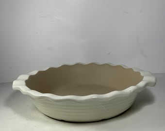 The Pampered Chef Family Heritage Vanilla 9 inch Deep Dish Pie Plate