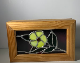 Boîte vintage en chêne clair avec fleur en verre jaune et intérieur en velours rouge 9,5 pouces