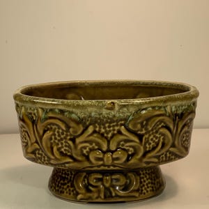 Vintage amerikansk bisque keramik olivgrön rosettdekor planteringskärl 15 cm.