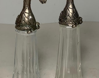 Saliera e pepiera vintage a forma di giraffa in peltro e vetro