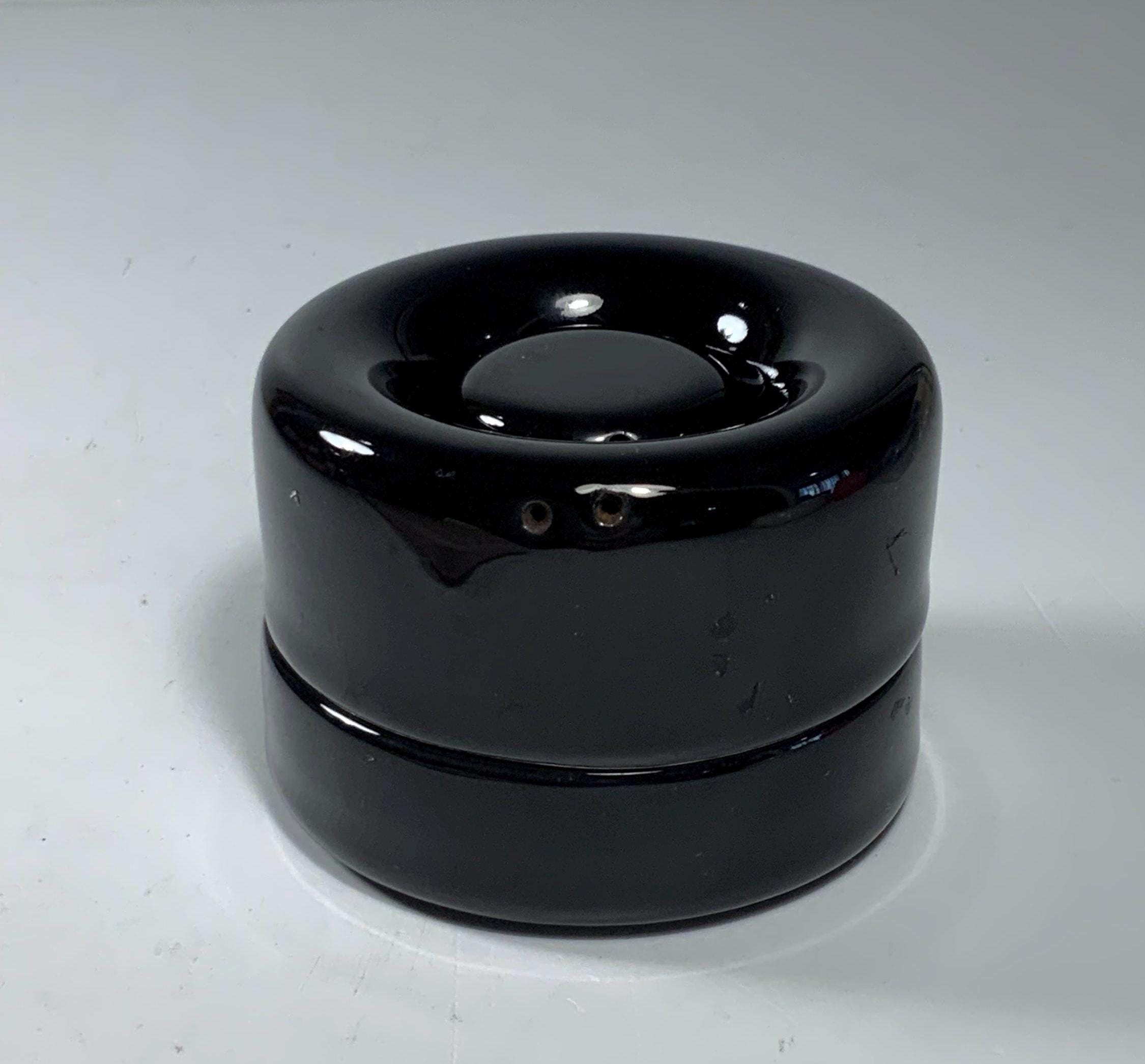 積み重ね可能な黒セラミック製ソルト＆ペッパーシェーカー 3 インチ