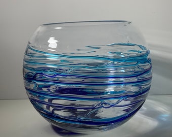 Vase bocal à poissons en verre bleu cobalt soufflé à la main, tourbillonnant, 15 cm (6 po.)