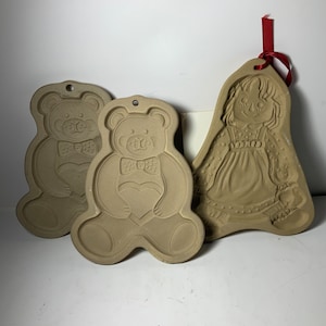 Set med 3 keramiska vintage kakformar Raggedy Ann & 2 björnar plus kokbok