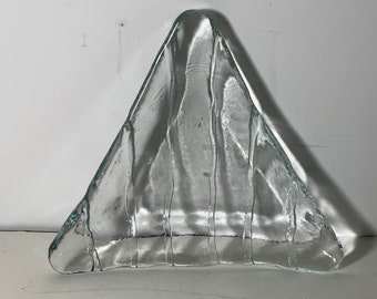 Piatto portagioie triangolare trasparente vintage italiano in vetro soffiato a mano Art Déco da 6,5 pollici.
