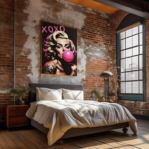 Rebel Glam: XOXO Bubblegum Icon / Poster in carta semi-lucida premium 75 x 100 cm / 30x40″