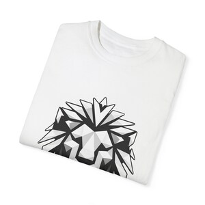 Polygonaler Löwe-Schwarz-Weiß-Unisex Garment-Dyed T-Shirt Bild 8