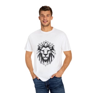 Polygonaler Löwe-Schwarz-Weiß-Unisex Garment-Dyed T-Shirt Bild 9