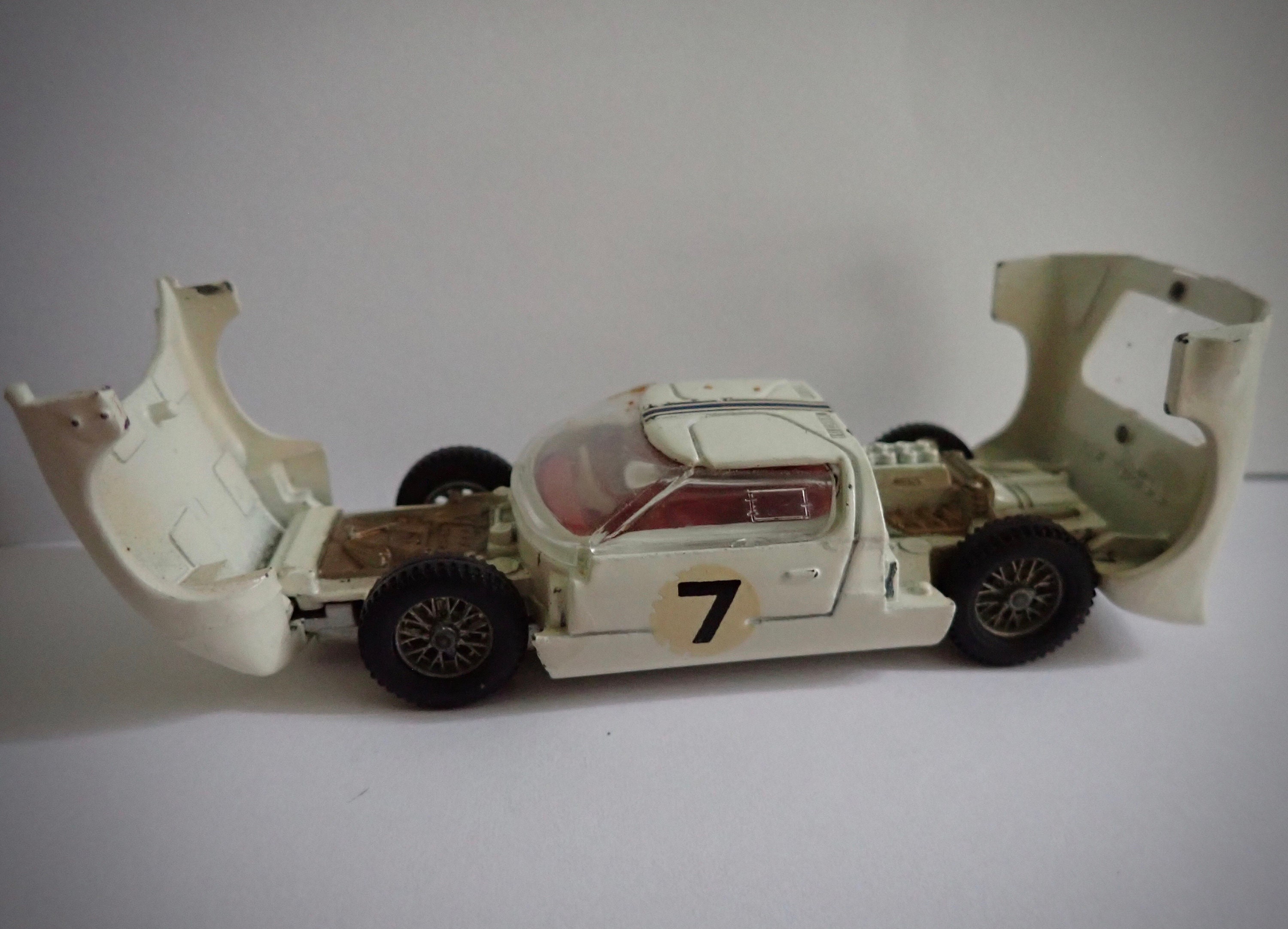 1:43 DINKY Toys #215 Ford GT GT40 Racing Car, MECCANO (1966) Mfg