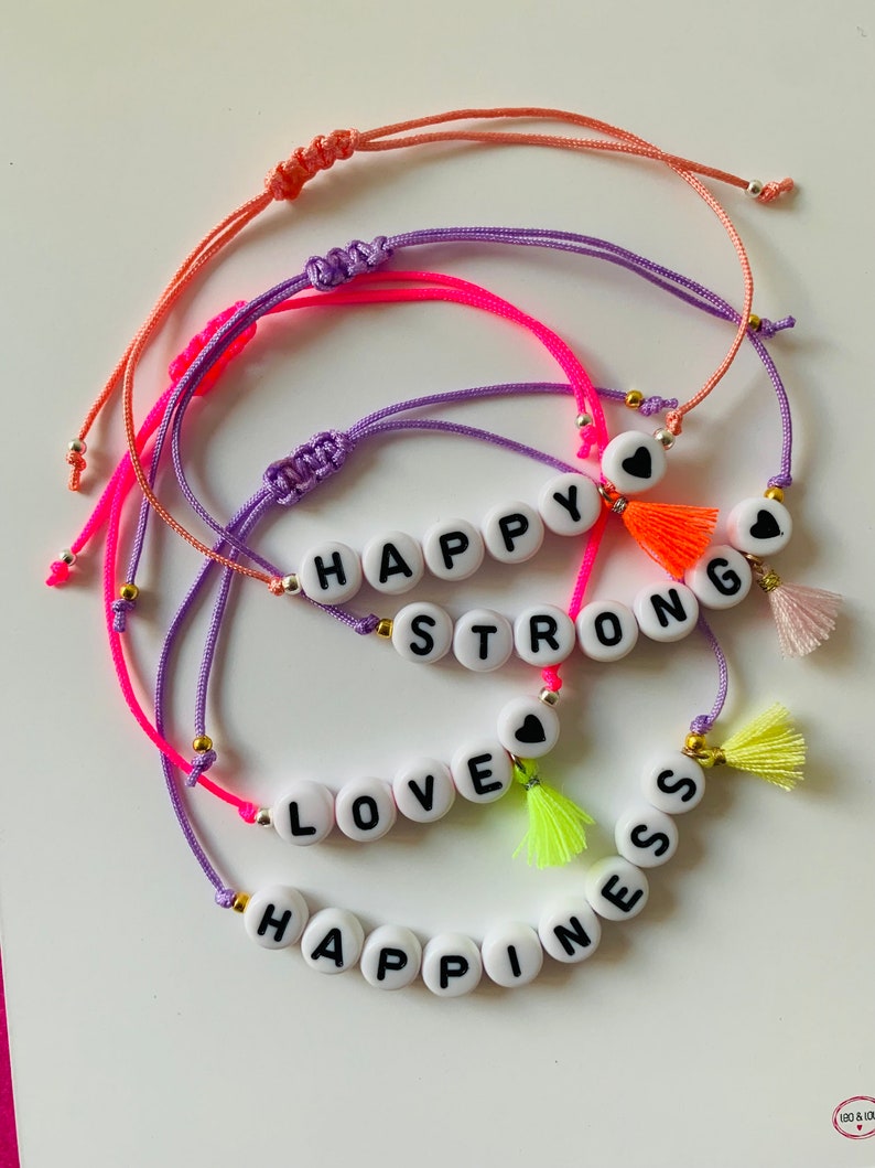 Armband Happy Makramee Smilie Geschenk Freundschaft Perlenarmband neon individualisierbar Schwester Love Strong Bild 3