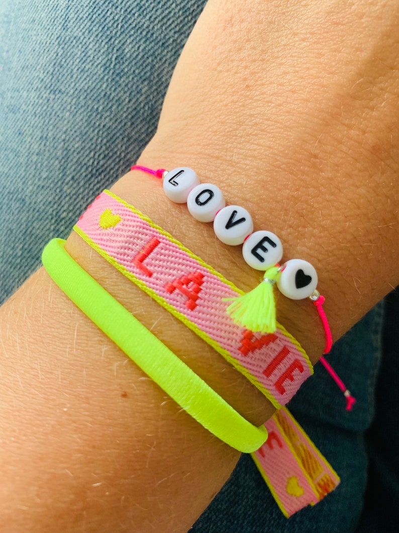 Armband Happy Makramee Smilie Geschenk Freundschaft Perlenarmband neon individualisierbar Schwester Love Strong Bild 10