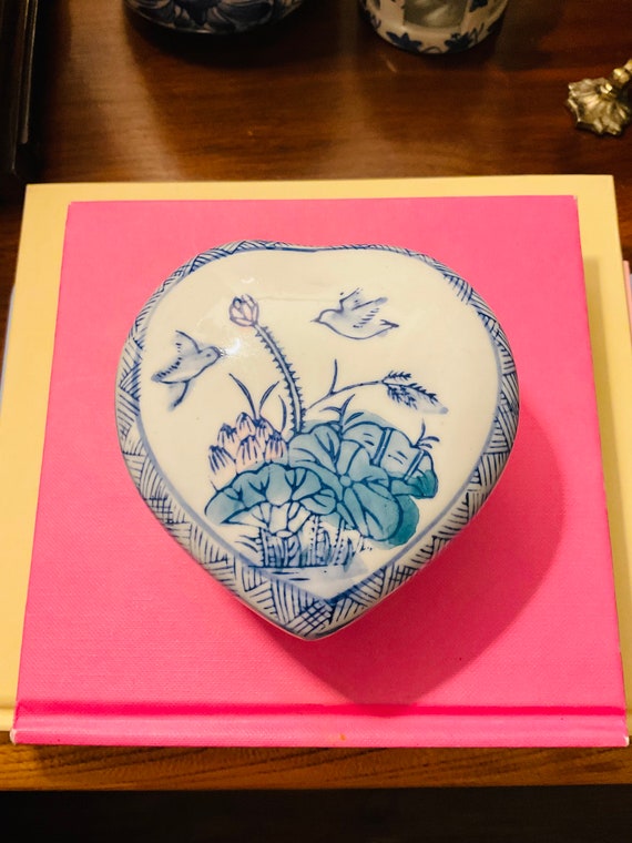 Vintage Chinese heart shaped trinket box