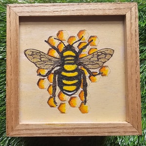 Handpainted bee on honeycomb trinket / jewellery / keepsafe box