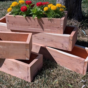 Pflanzkasten aus Zeder – Gartenpflanzkasten aus östlicher Rotzeder, 2,5 cm dickes Massivholz, handgefertigt in North Carolina