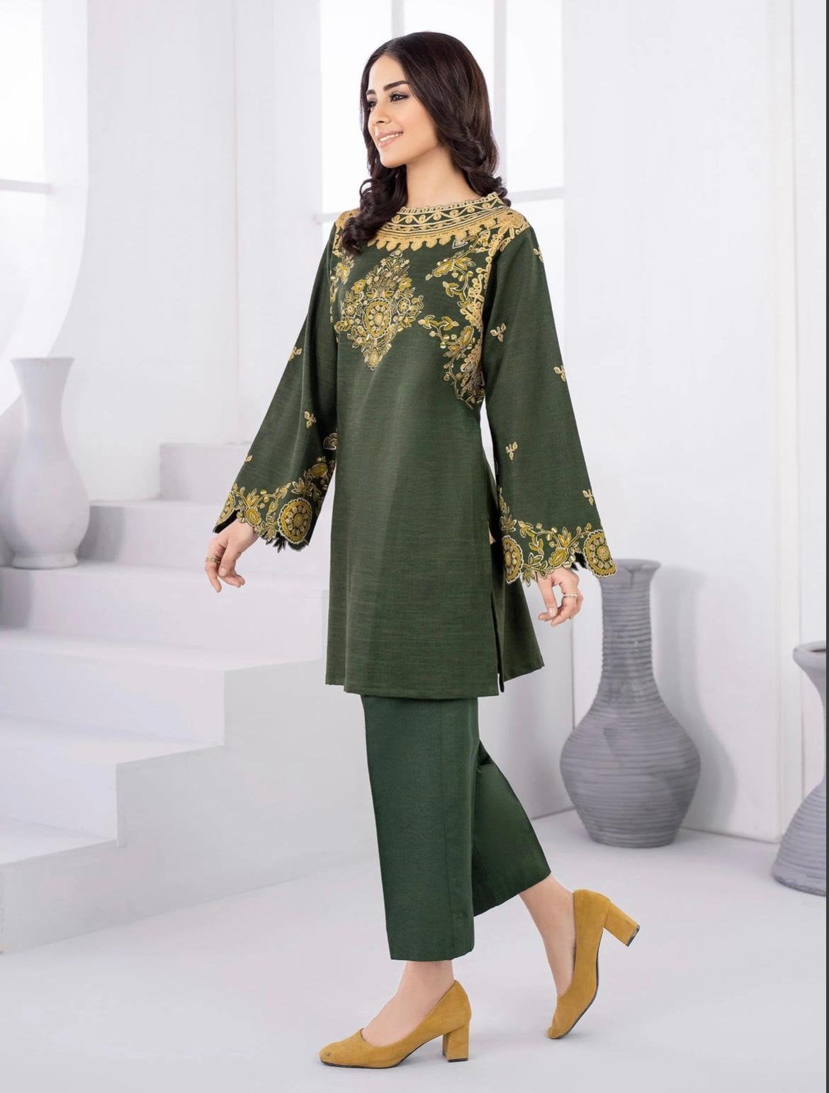 Pakistani 2-piece Suit: Traditional Embroidered Dress - Etsy
