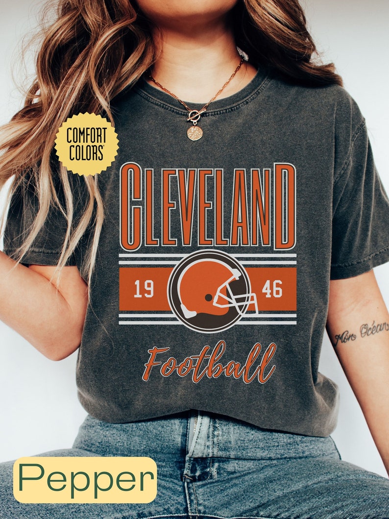 Cleveland Comfort Colors Retro T-Shirt, Vintage Cleveland Unisex Shirt, Cute Cleveland Gift, Women Cleveland Tailgate Shirt image 3