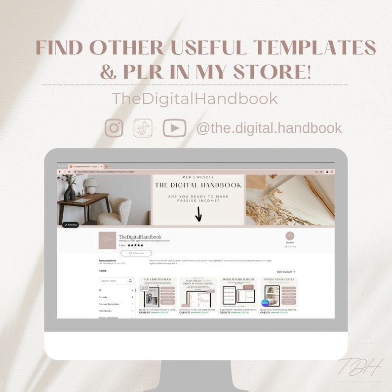 Op de afbeelding: Een computerscherm waarop een website wordt weergegeven met de tekst "The Digital Handbook" en een lijst met digitale producten te koop. De website is ontworpen in een lichtbruin en wit kleurenschema met een bloemenmotief. De tekst "PLR | Resell" is ook zichtbaar op het scherm.