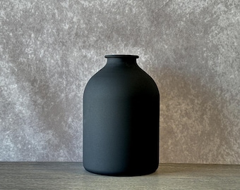 Ivy Vase - Matte Black