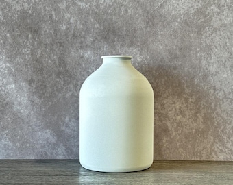 Ivy Vase - Matte White
