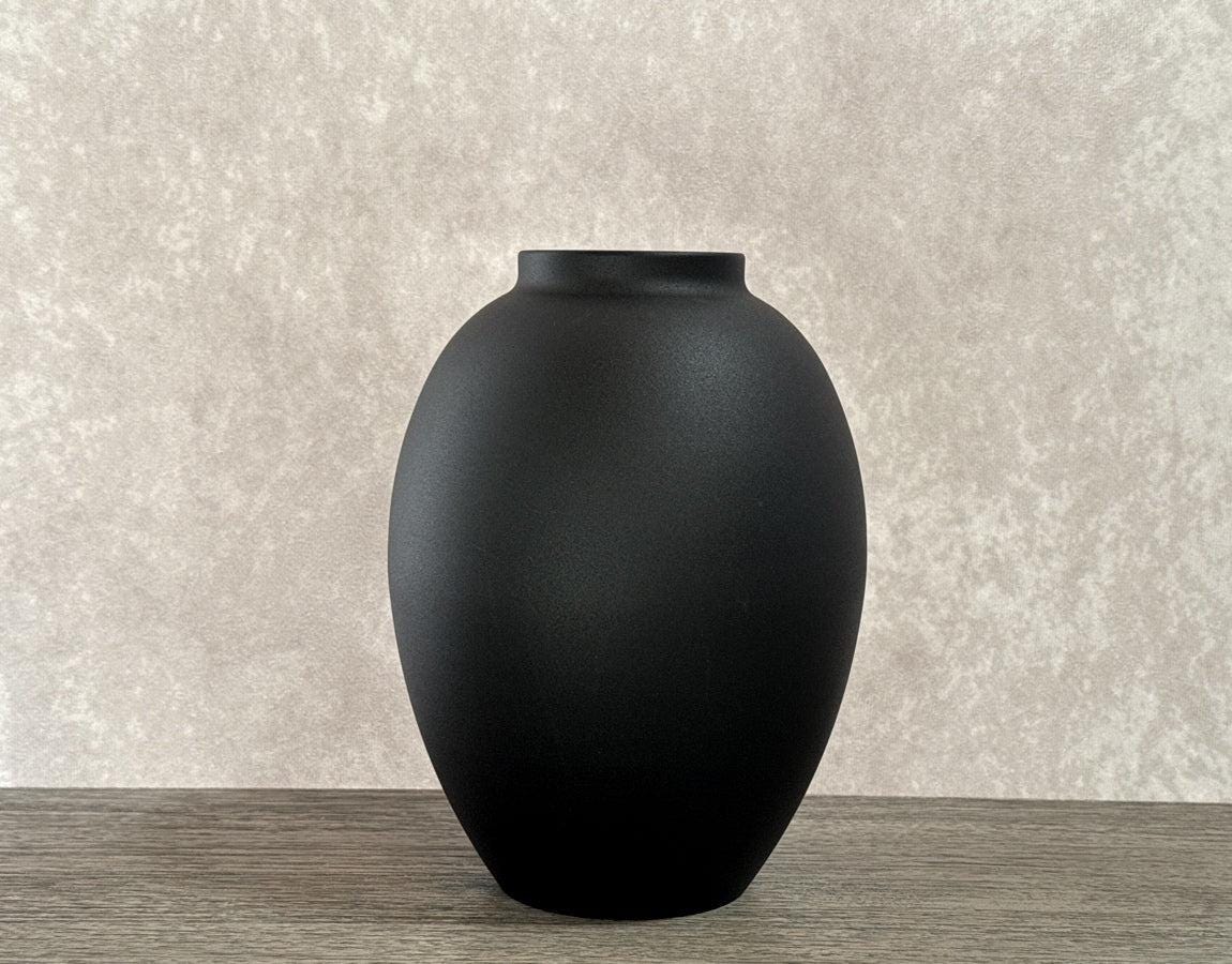 Tara Vase - Matte Black