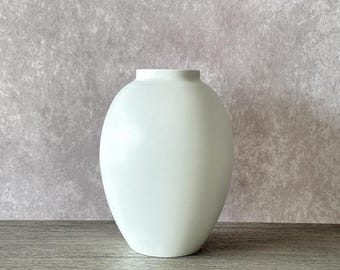 Tara Vase - Matte White