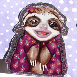 Faultier Holografischer Aufkleber, glitzernd, positive vibes, Regenbogenfarben Sticker Sloth Hawaihemd pink, embracing the slow life sticker