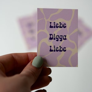 Autocollant Love Digga Love – Autocollant extérieur A8 avec motif floral violet, résistant aux intempéries, mat, autocollant de déclaration pour ordinateur portable et autres.