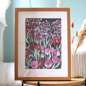 Tulpenfeld Kunstdruck A4 – Rote, rosane & weiße Tulpen auf dunkelgrün,  handgemalt, Botanical Wall Art
