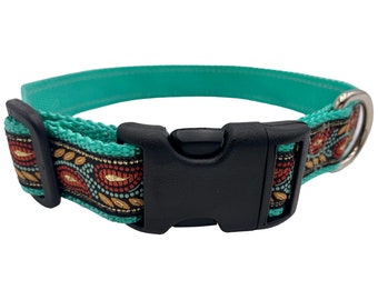 Rot und Gold Paisley auf Teal Hundehalsband - 2,5 cm Breite