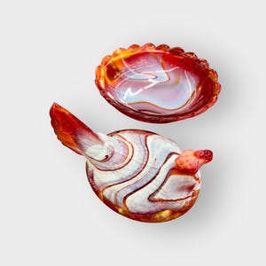 Red & White Slag Glass Hen on Nest – Vintage Charm in Every Feather