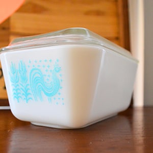 Vintage Pyrex Medium Fridgie with Clear Lid Amish Butterprint Pattern Model #502 1.5 Pint Capacity Glass Refrigerator Storage
