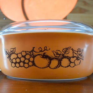 Vintage Old Orchard Pyrex Large Oval Casserole Milk Glass Baking Dish Model 043 1.5 Quart Capacity With Clear Glass Lid