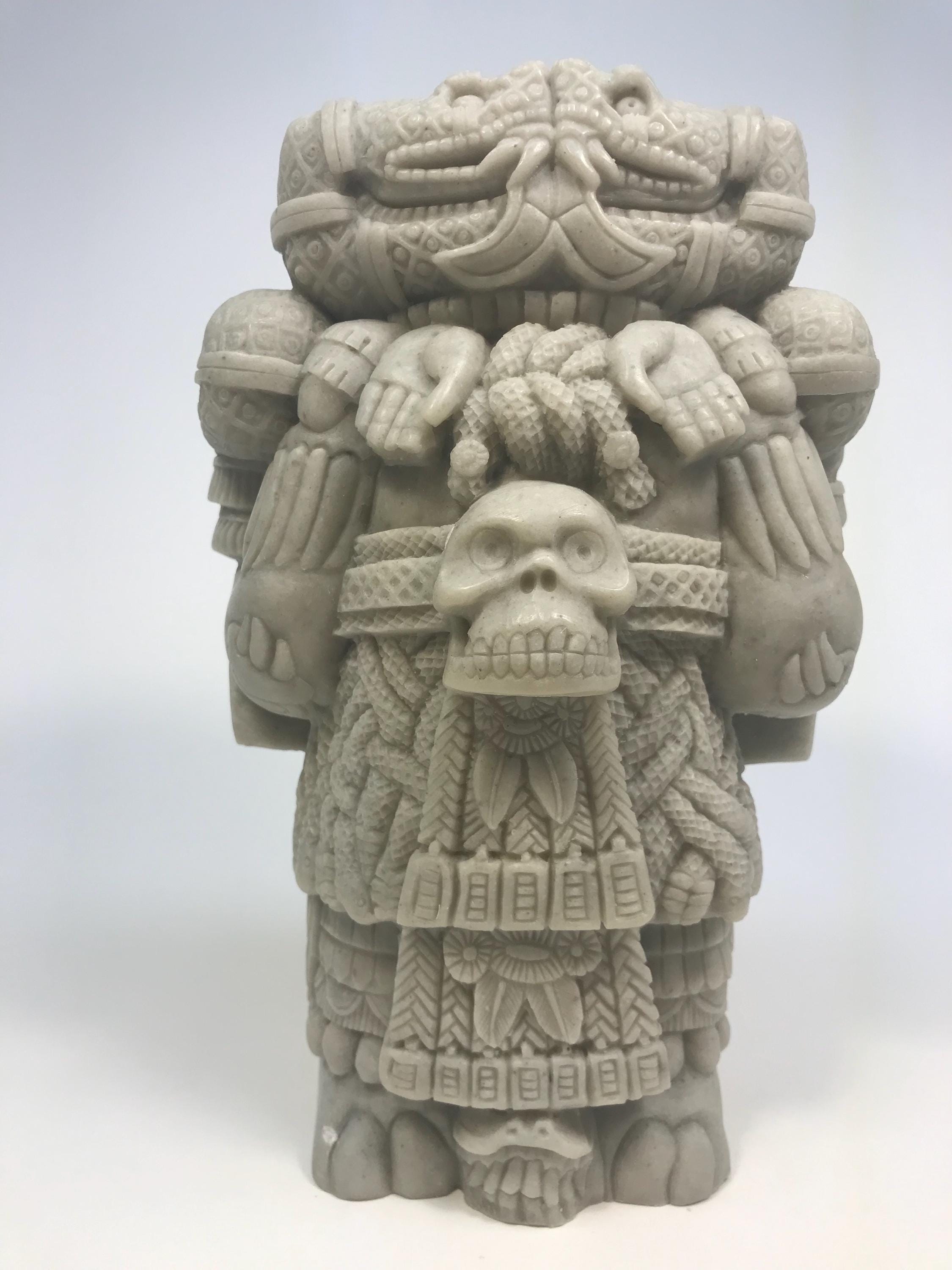 アステカ：生と死の大地の女神、コアトリクエ。アンティーク加工なし