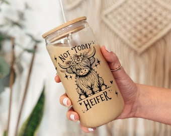 Taza de cristal con diseño de vaca de las Tierras Altas, "Hoy no es una novilla", taza de café helado, vaso de vaca de las Tierras Altas, taza divertida con diseño de vaca, taza de café con diseño de vaca, taza de cristal con diseño de vaca, regalo para mamá