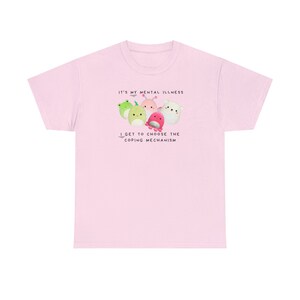 Koszulka z memem Squishmallow, zabawna grafika o zdrowiu psychicznym zdjęcie 3