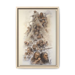 Op de afbeelding: Een ingelijst kunstwerk dat een verzameling van holbewoners afbeeldt, weergegeven in gedempte aardetinten. De illustratie toont talrijke figuren, waarvan sommige speren vasthouden en een structuur beklimmen. Het kunstwerk is ingelijst in een lichtgekleurde houten lijst.