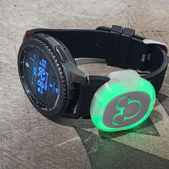 Smart Watch Magic Band Plus Puck Mount - NO charging adapter needed