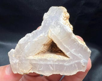 Triangular Agate Specimen: Collectible Decorative Rock