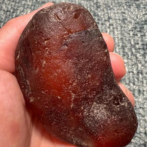Ámbar de Chiapas en bruto de gran tamaño: ejemplar antiguo natural, probado contra rayos UV.